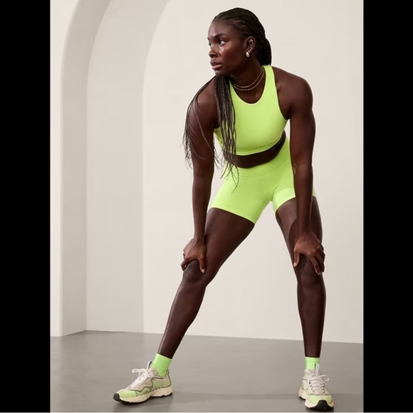 ATHLETA Salutation stash pocket II 5” short NWT neon Aloe - Picture 2 of 12